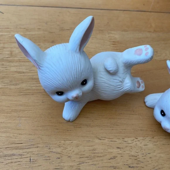 Vintage Homco ceramic bunnies/rabbits figurines 
Trio - Picture 6 of 10
